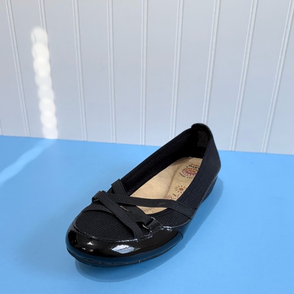 Earth Spirit Patent Leather & Fabric Flat Shoe
Black Size 8 - Picture 9 of 16